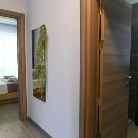 Azuria - Ally By The Sea & Spa- Mamaia Nord- Private Parking-in Alezzi Apartment