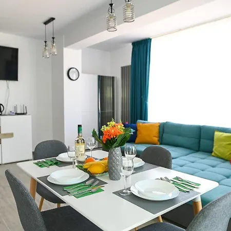 Apartment Azuria - Ally By The Sea & Spa- Mamaia Nord- Private Parking-in Alezzi