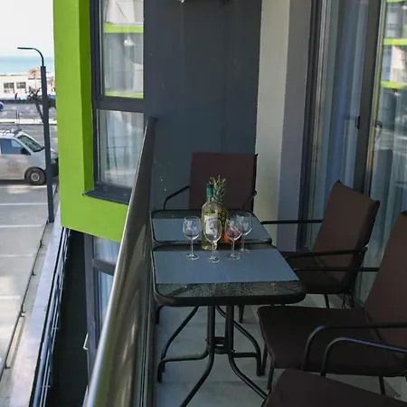 Apartment Azuria - Ally By The Sea & Spa- Mamaia Nord- Private Parking-in Alezzi