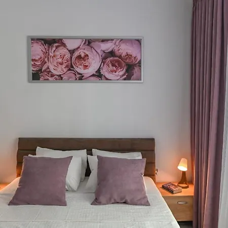 Azuria - Ally By The Sea & Spa- Mamaia Nord- Private Parking-in Alezzi Apartment *
