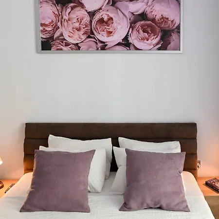 Azuria - Ally By The Sea & Spa- Mamaia Nord- Private Parking-in Alezzi Apartment Navodari