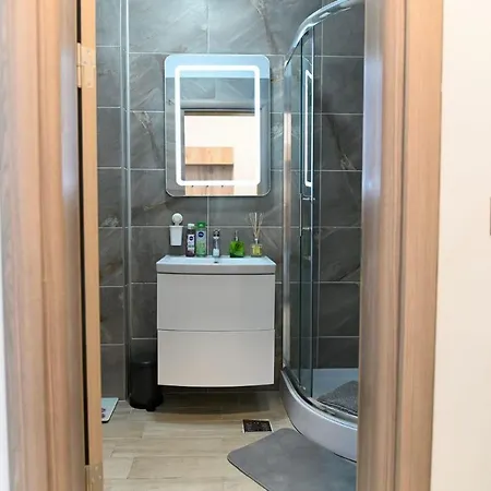 Azuria - Ally By The Sea & Spa- Mamaia Nord- Private Parking-in Alezzi Apartment