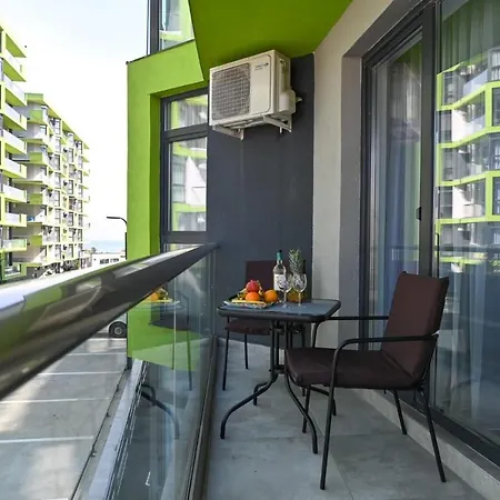 Azuria - Ally By The Sea & Spa- Mamaia Nord- Private Parking-in Alezzi Apartment Navodari