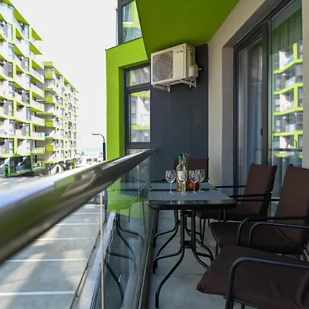 Apartment Azuria - Ally By The Sea & Spa- Mamaia Nord- Private Parking-in Alezzi