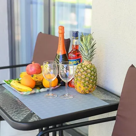 Azuria - Ally By The Sea & Spa- Mamaia Nord- Private Parking-in Alezzi Apartment *