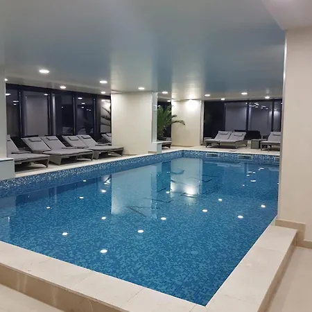 Azuria - Ally By The Sea & Spa- Mamaia Nord- Private Parking-in Alezzi Apartment Navodari