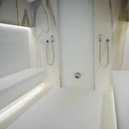 Apartment Azuria - Ally By The Sea & Spa- Mamaia Nord- Private Parking-in Alezzi Navodari