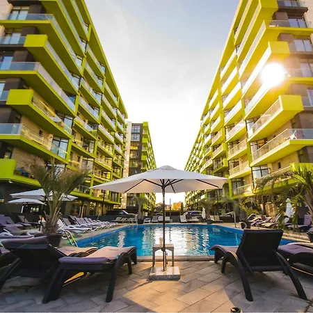 Azuria - Ally By The Sea & Spa- Mamaia Nord- Private Parking-in Alezzi Apartment