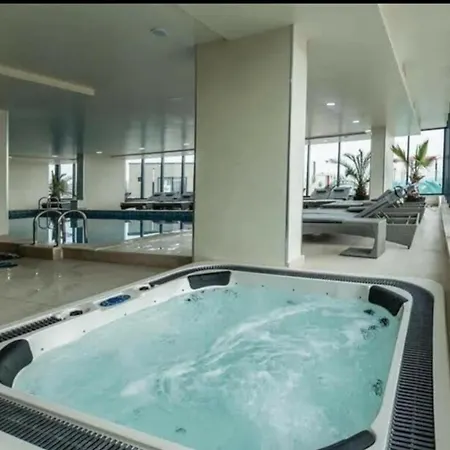 Apartment Azuria - Ally By The Sea & Spa- Mamaia Nord- Private Parking-in Alezzi Navodari