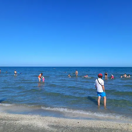 Azuria - Ally By The Sea & Spa- Mamaia Nord- Private Parking-in Alezzi Apartment Navodari