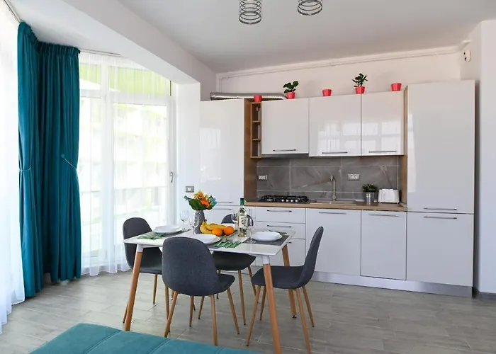 Appartement Ally By The Sea & Spa- Mamaia Nord- Private Parking-in Alezzi Năvodari