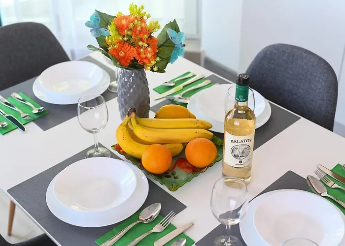 Appartement Ally By The Sea & Spa- Mamaia Nord- Private Parking-in Alezzi Năvodari