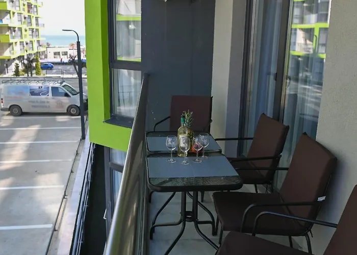 Appartement Ally By The Sea & Spa- Mamaia Nord- Private Parking-in Alezzi