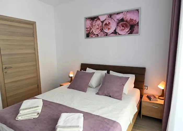 Appartement Ally By The Sea & Spa- Mamaia Nord- Private Parking-in Alezzi