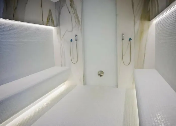 Appartement Ally By The Sea & Spa- Mamaia Nord- Private Parking-in Alezzi Năvodari